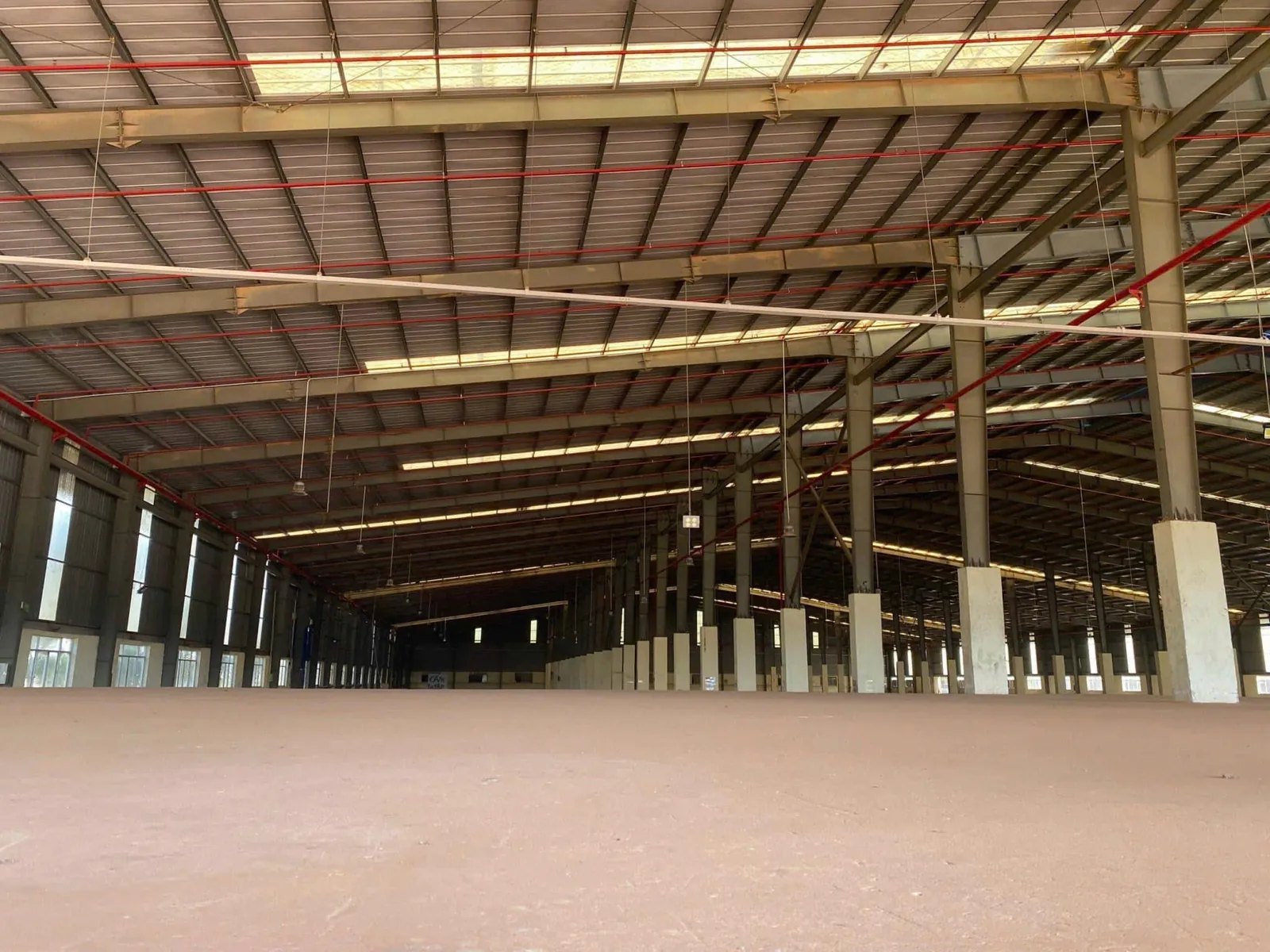Nhà xưởng quy mô lớn tại KCN Nhơn Trạch -khuôn viên đất hơn 8Ha .